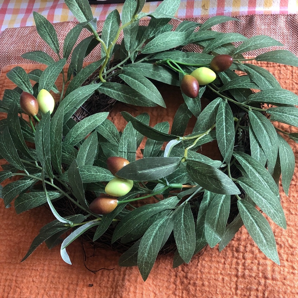 10 inch Italian theme green  and Brown faux Wreath w olives 🫒 great for kitchen